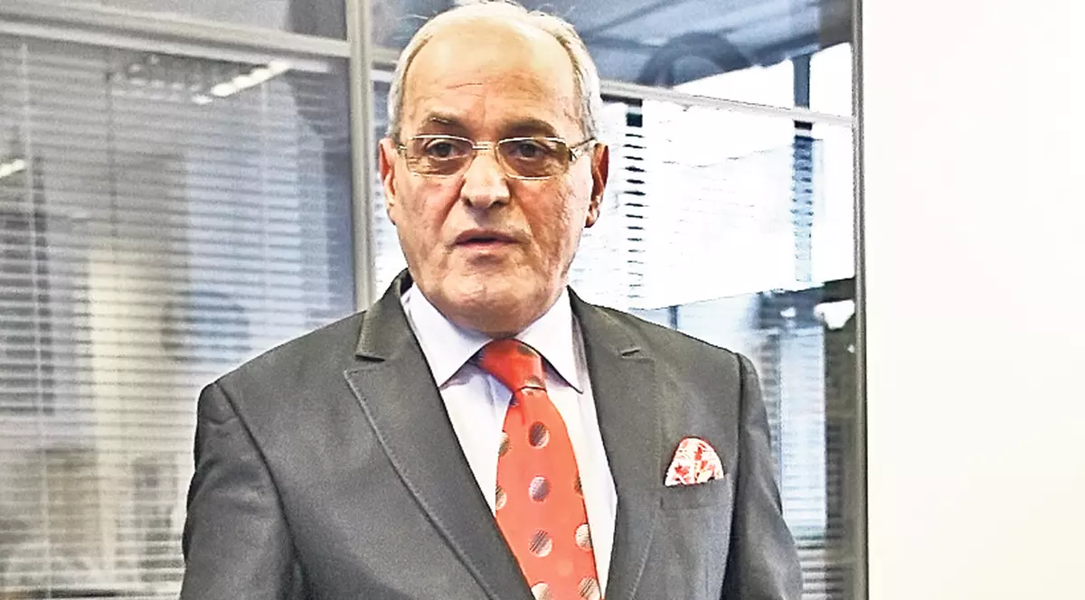 Cântă pentru 100 de lei pe seară! Nelu Ploieșteanu are tarif de… vară