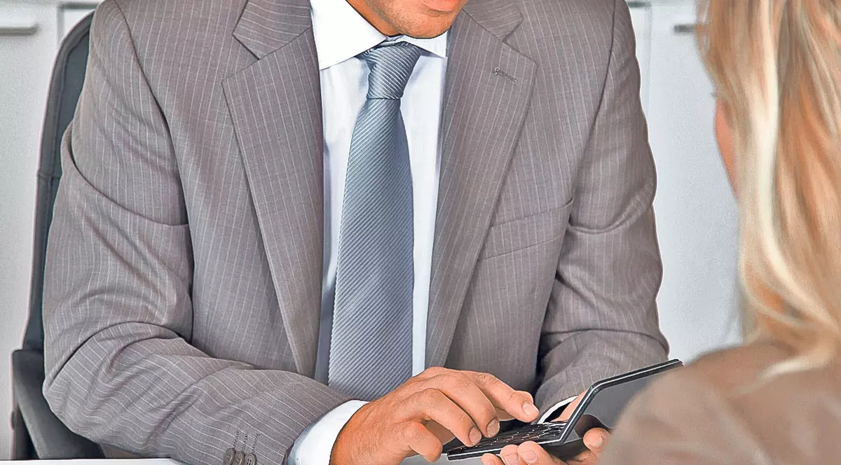 Chiar dacă ești strâmtorat | Nu îți amaneta bijuteriile oriunde și oricum!