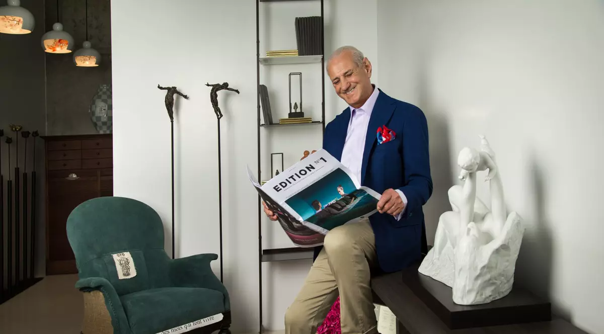 ,,Regele Naiului”, manechin la 74 de ani! FOTO