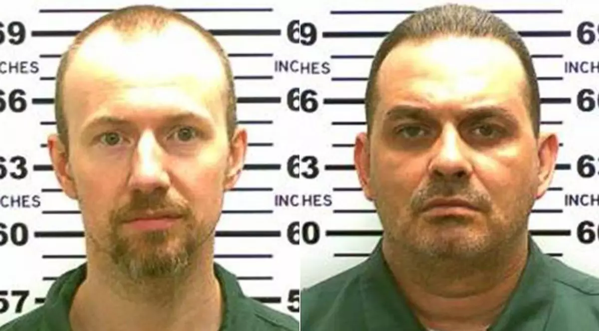 Mesajul AMUZANT lăsat de doi criminali periculoşi, după ce au evadat dintr-o închisoare de maximă securitate. Sute de oameni îi caută