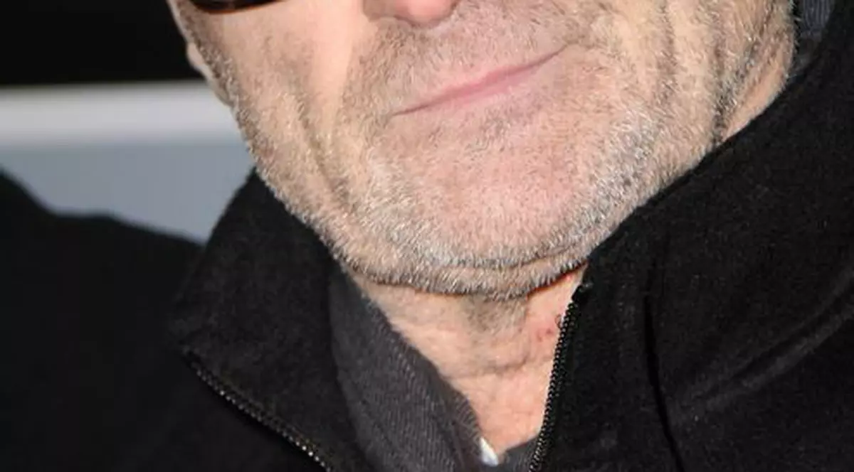 Phil Collins a fost transportat de urgență la spital. Muzicianul a căzut în camera de hotel și s-a lovit la cap