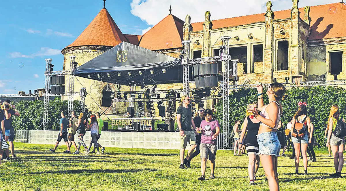 Unul din cele mai mari festivaluri din România începe astăzi