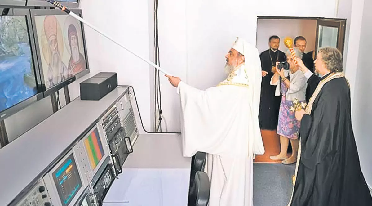 Patriarhul a binecuvântat Facebook-ul | Biserica Ortodoxă Română s-a conectat la internet