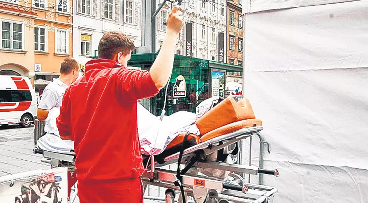 Trei morți la Graz, în Austria. Un nebun a intrat cu mașina în oameni