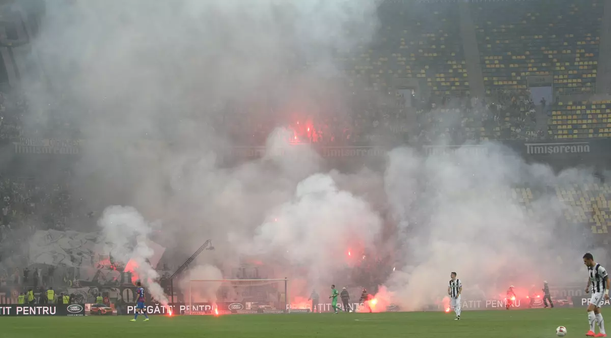 Cinci suporteri prinși cu droguri de mare risc la finala Cupei României. Raportul Jandarmeriei