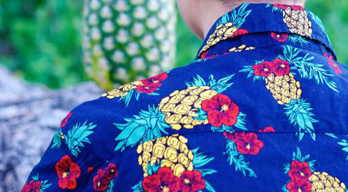 Ai face aşa ceva? Un tânăr s-a transformat în ananas după ce a pierdut un pariu