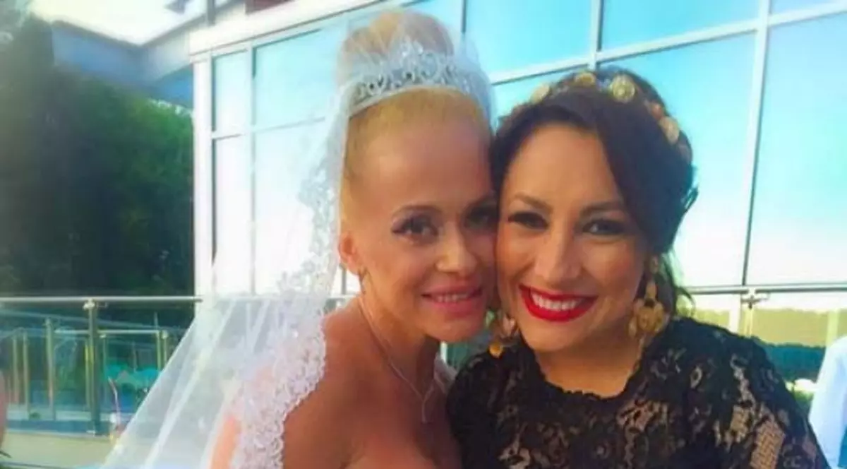 Andra a intrat în gura IULIEI ALBU: "Poartă un fake de proastă calitate"