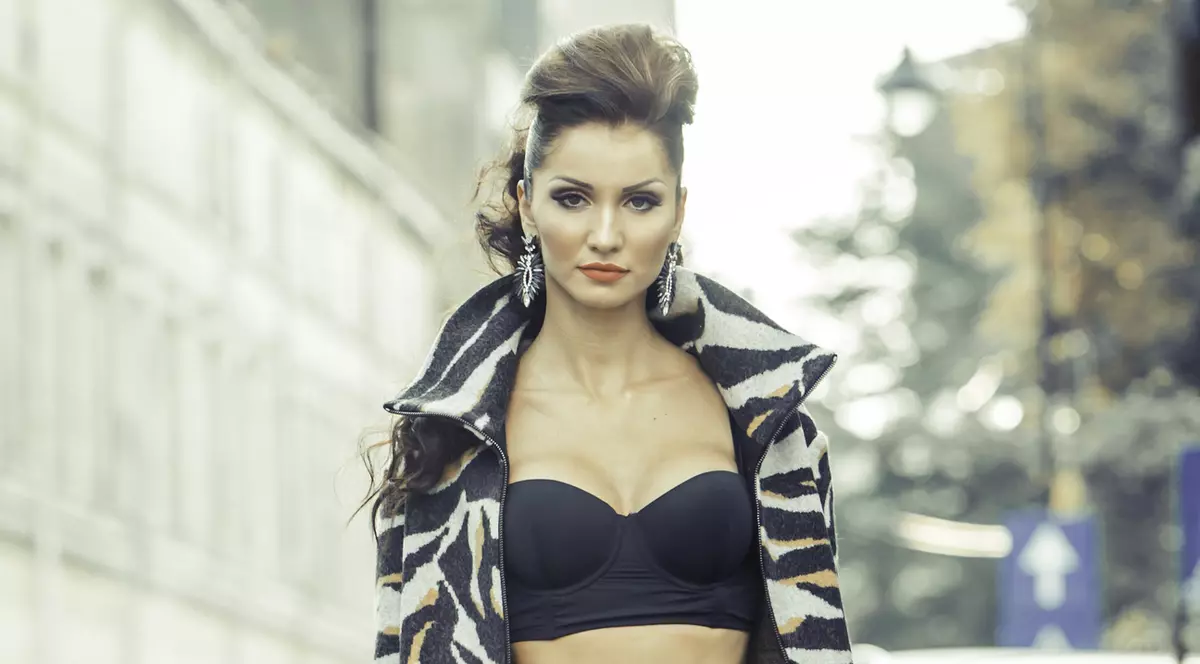 O cântăreață de la noi ȘI-A TATUAT AMBELE MÂINI. Ce reacție a avut după | FOTO