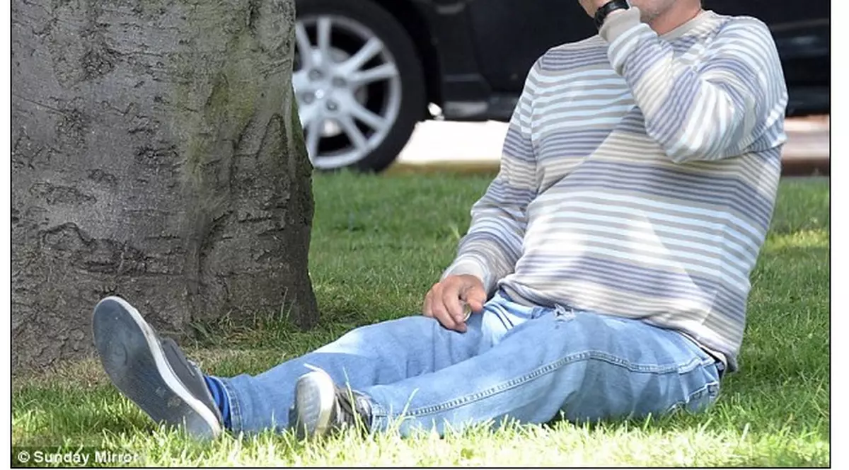 În ce hal a ajuns un star de la Arsenal! Doarme beat prin parcuri!