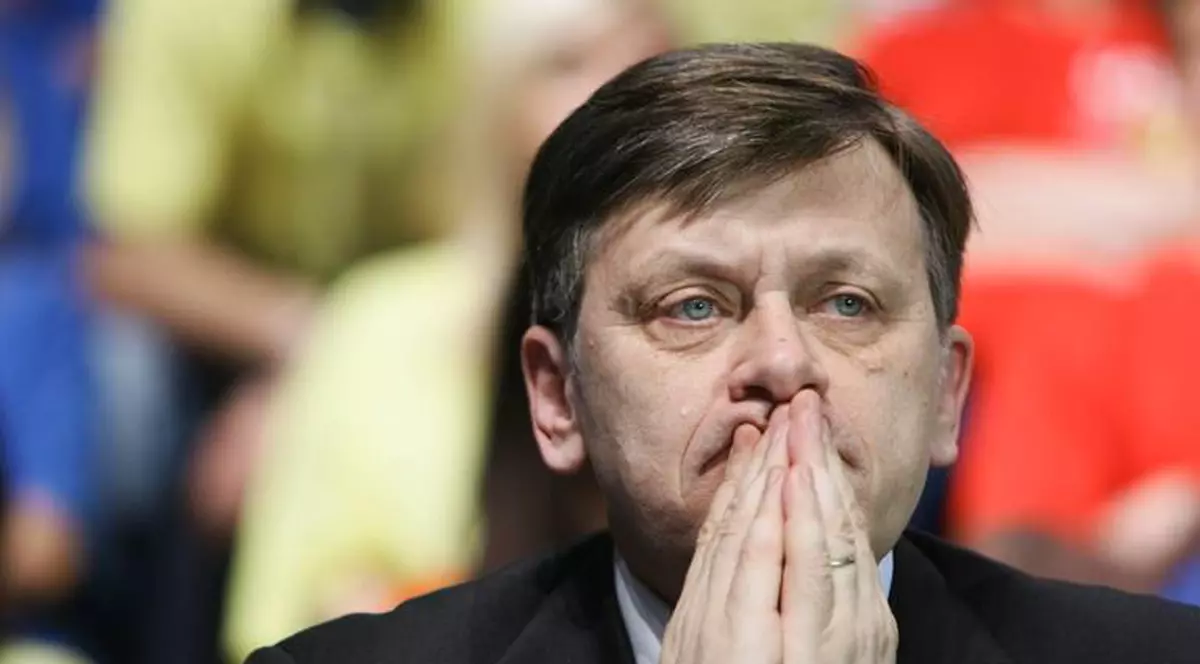 De ce nu participă Crin Antonescu la Congresul PNL