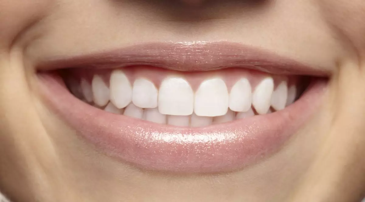 6 metode naturale de albire a dinţilor