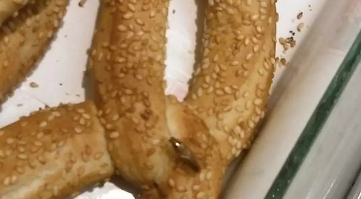 GÂNDACI ŞI ŞOBOLANI într-un supermarket din Capitală. Imagini care-ţi vor întoarce stomacul pe dos VIDEO