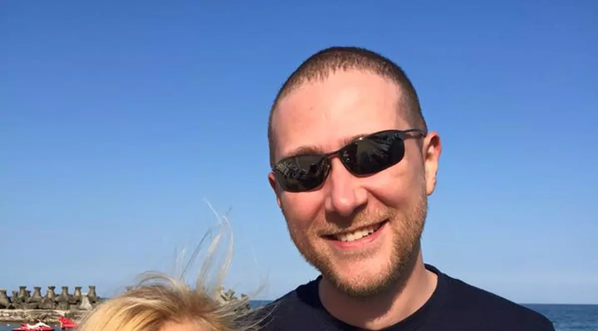 Gherghe a plecat cu IUBITUL la mare! Mesajul obscen pe care-l avea acesta pe TRICOU! Cum a putut să-i scape asta SIMONEI?