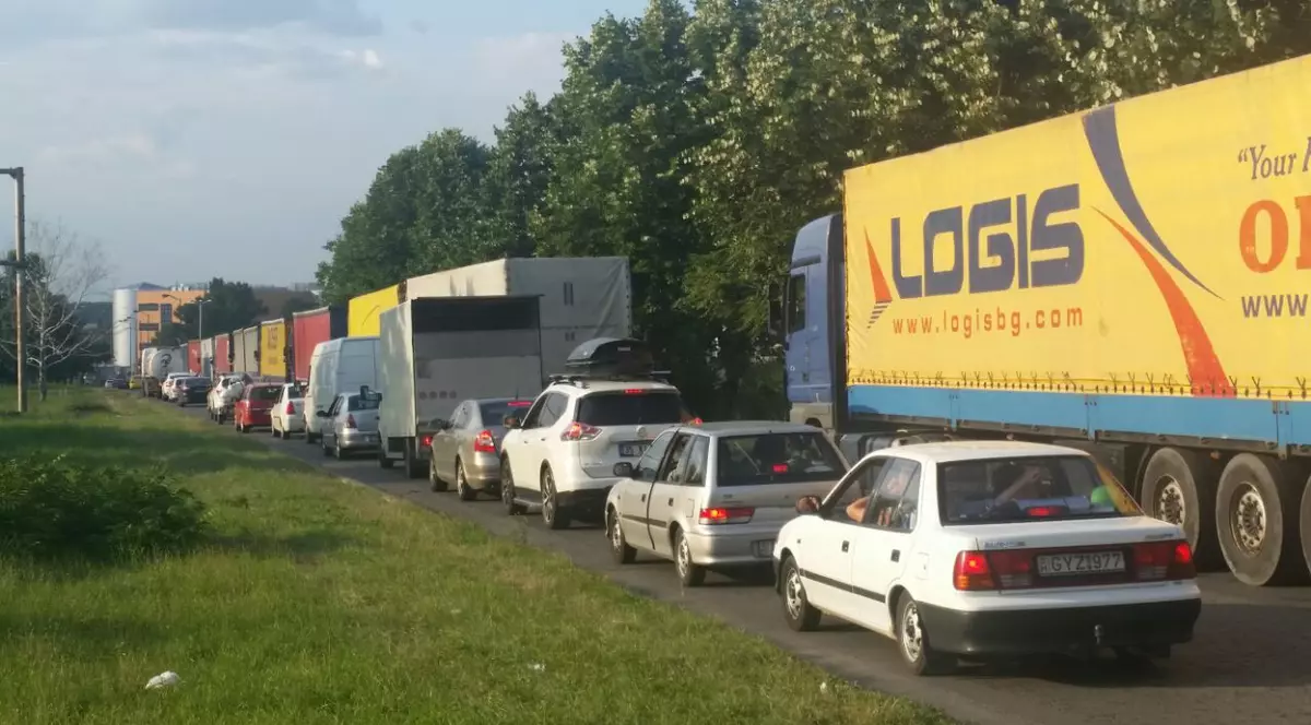 Haos la granițe! Turiștii români din Grecia au dat bir cu fugiții | FOTO