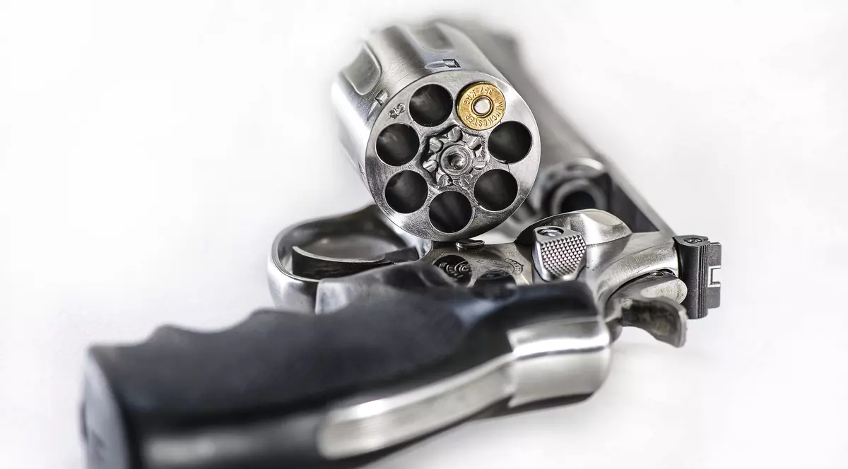 DOLIU în Poliție! S-a împușcat în cap și A MURIT pe loc