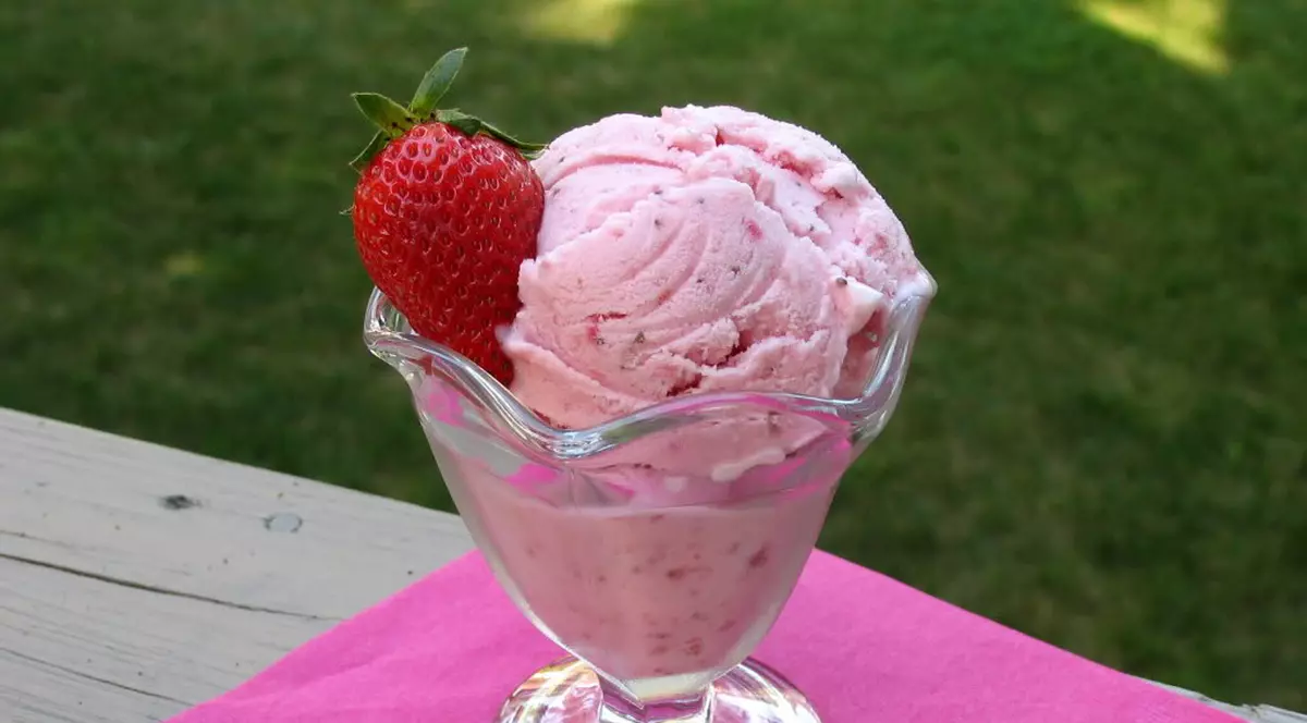 Îngheţată de căpşuni din 3 ingrediente