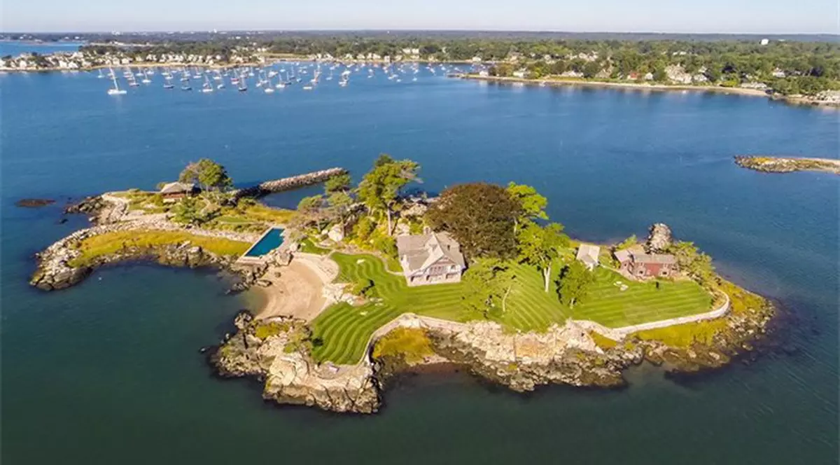 ULUITOR! Își face cadou de nuntă o insulă de 11.000.000 $!