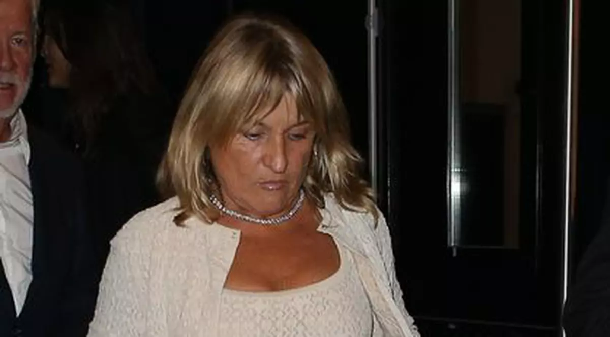 Mama lui Di Caprio NU O PLACE pe RIHANNA nici ÎN RUPTUL CAPULUI