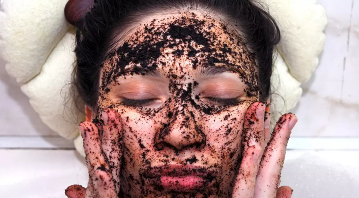 Măști cu zaț de cafea pentru păr și celulită