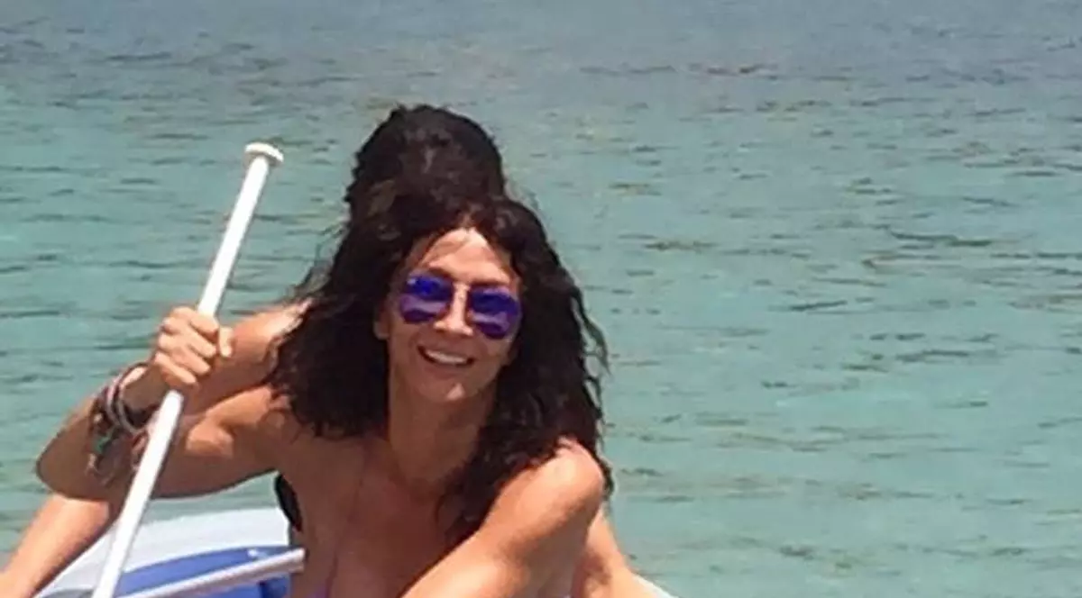 Nu ai văzut-o niciodată așa de SEXY! Mihaela Rădulescu, cu sfârcurile la vedere într-un costum de baie MINUSCUL | FOTO