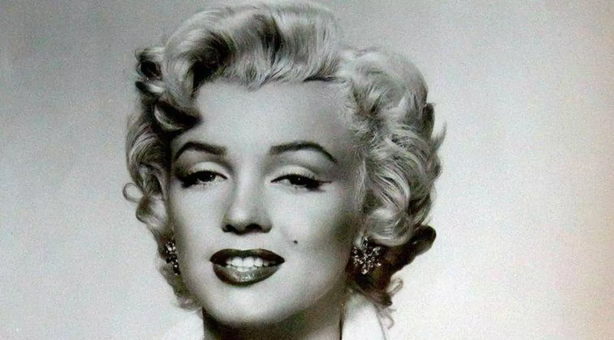 Marilyn Monroe, greu de recunoscut la prima şedinţă foto! Aşa arăta actriţa la 19 ani | FOTO