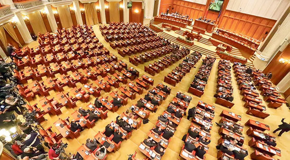 Bilantul Parlamentului, imaginea salii de plen