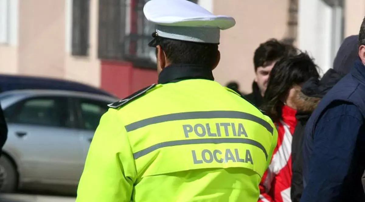 Polițiști locali bătuți chiar în sediul primăriei