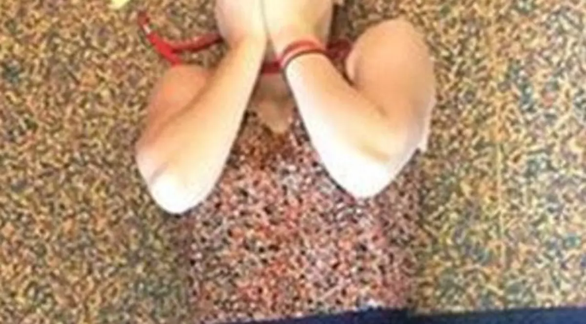 Rochia care a iscat ISTERIE pe internet. Ţinuta acestei fete a fost admirată de un milion de oameni