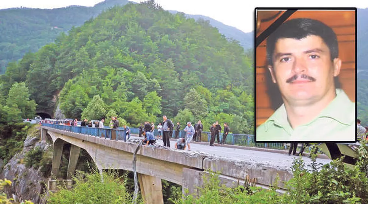 Imagini emoționante! Polițistul care a murit în accidentul din Muntenegru a fost comemorat de colegi  