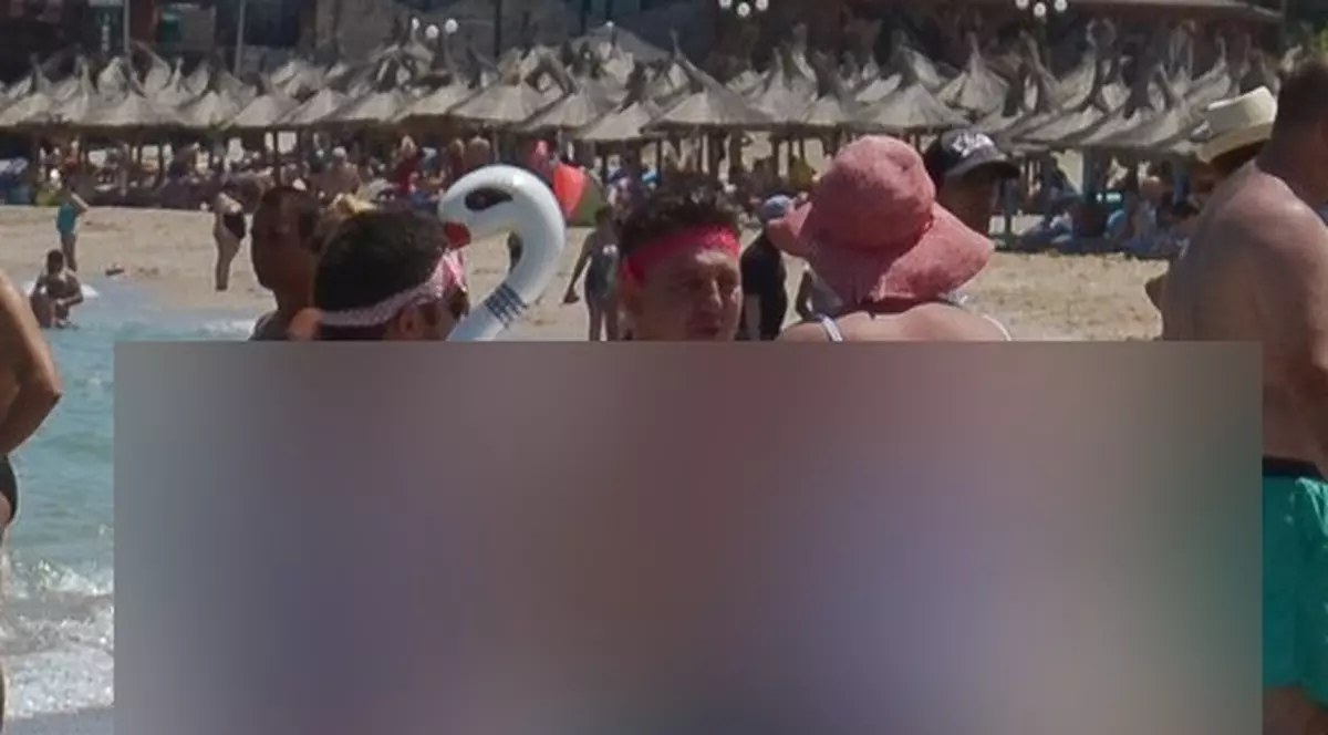 Mare-i grădina Domnului! Toți din Vama Veche au râs de ei când au văzut ce scria pe spatele lor | GALERIE FOTO