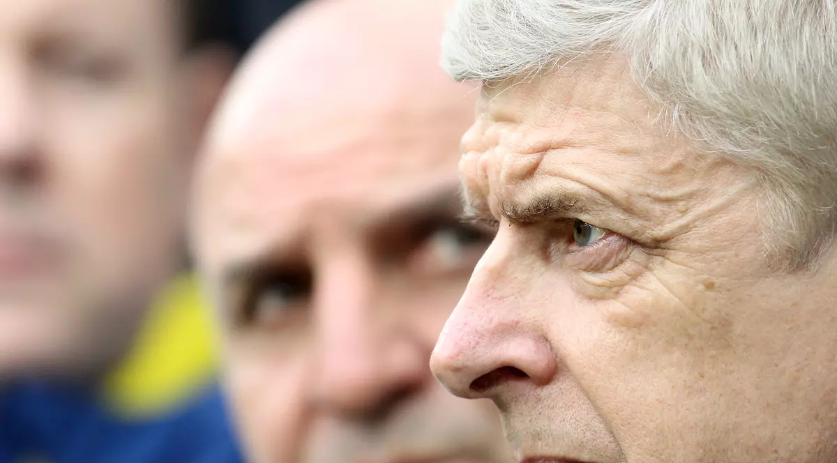 Arsene Wenger, ironizat de un fan orb