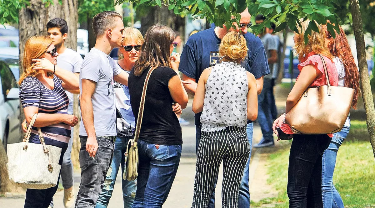 Absolvenții de liceu fac ce-i taie capul