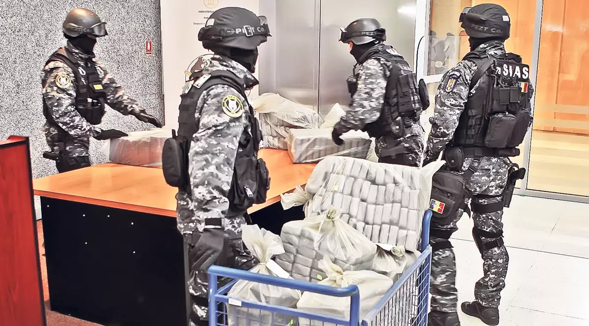 333 kg de heroină, ascunse în rezervoare