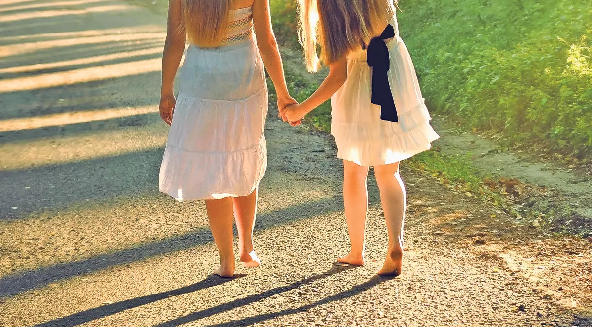 Mama și-a dus fiica în bârlogul violatorului | EXCLUSIV