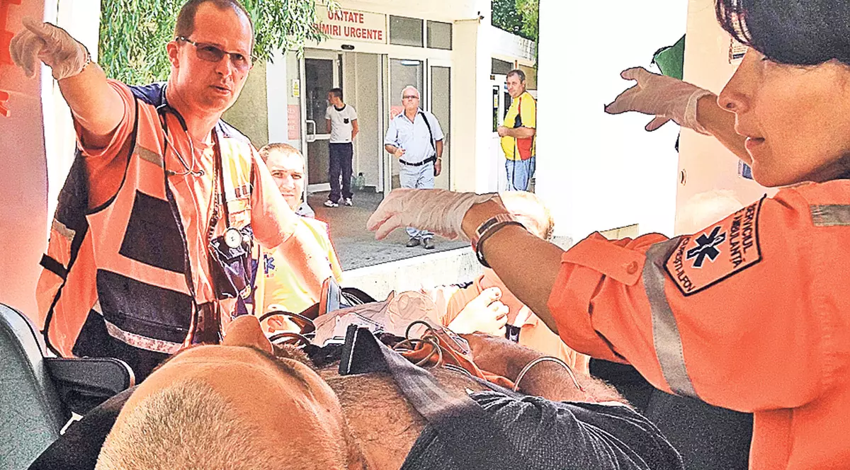 Lucrează la foc continuu. Reporterii ziarului Libertatea au însoţit ieri un echipaj de la Serviciul de Ambulanţă Bucureşti-Ilfov