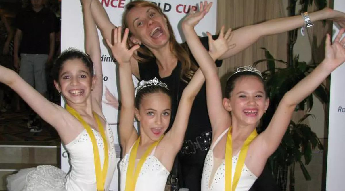 OANA IONIȚĂ  își dorește  ca fiica ei să-i calce pe urme