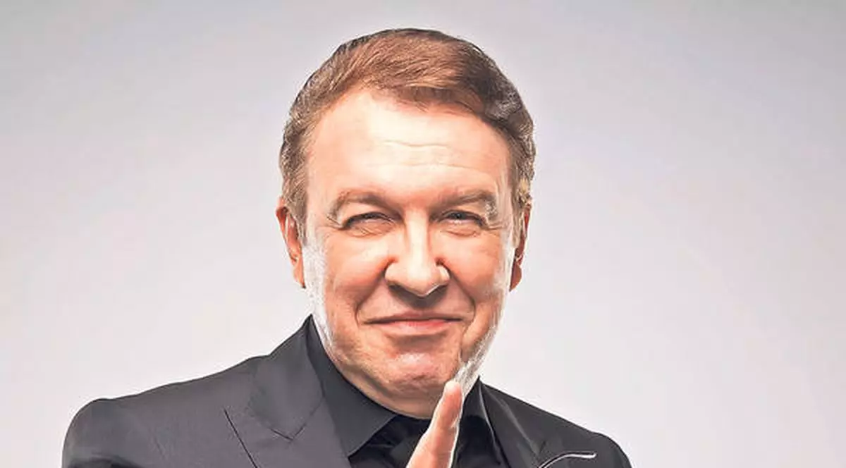 Cine o apără pe asistenta care s-a pozat pe patul de spital, cu Gabi Cotabiţă? "El era perfect conştient"