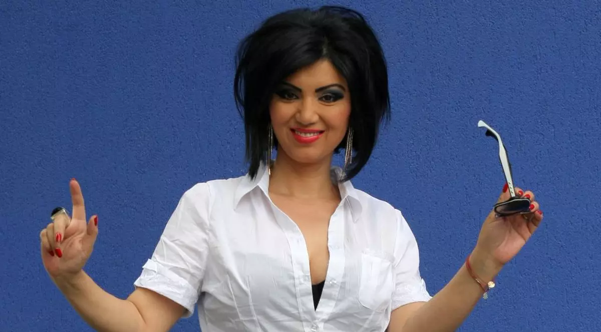 FOTO ŞOC! Adriana Bahmuţeanu, ÎN SÂNII GOI LA 41 DE ANI: ”Mă simt super bine în pielea mea”