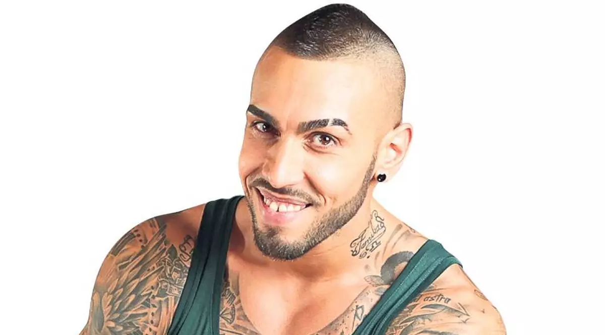 Alex Velea strânge bani pentru botez