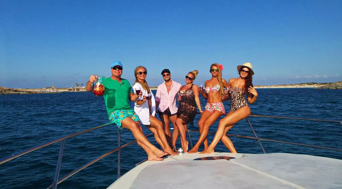 Anda Adam își tratează grețurile cu Sangria