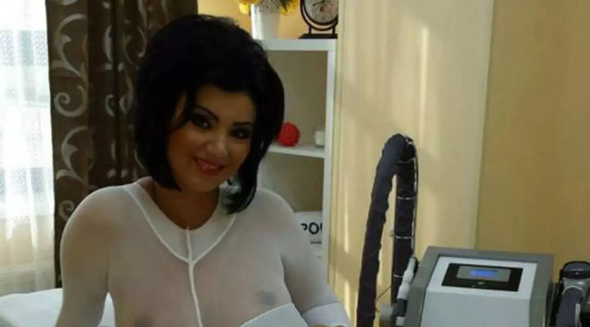 Adriana Bahmuţeanu, despre poza în care i se văd sânii: "Am peste 40 de ani şi trebuie să..."