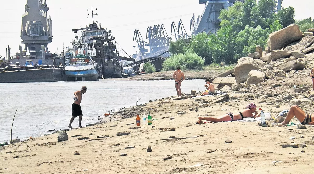 Au Dunărea, Prutul și Siretul în jur, dar nici un spațiu de îmbăiat