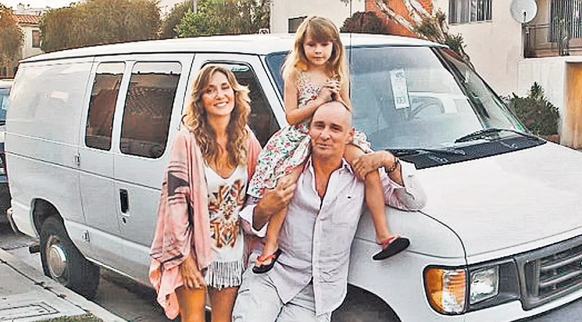 Au renunțat la lux ca să trăiască într-o dubiță