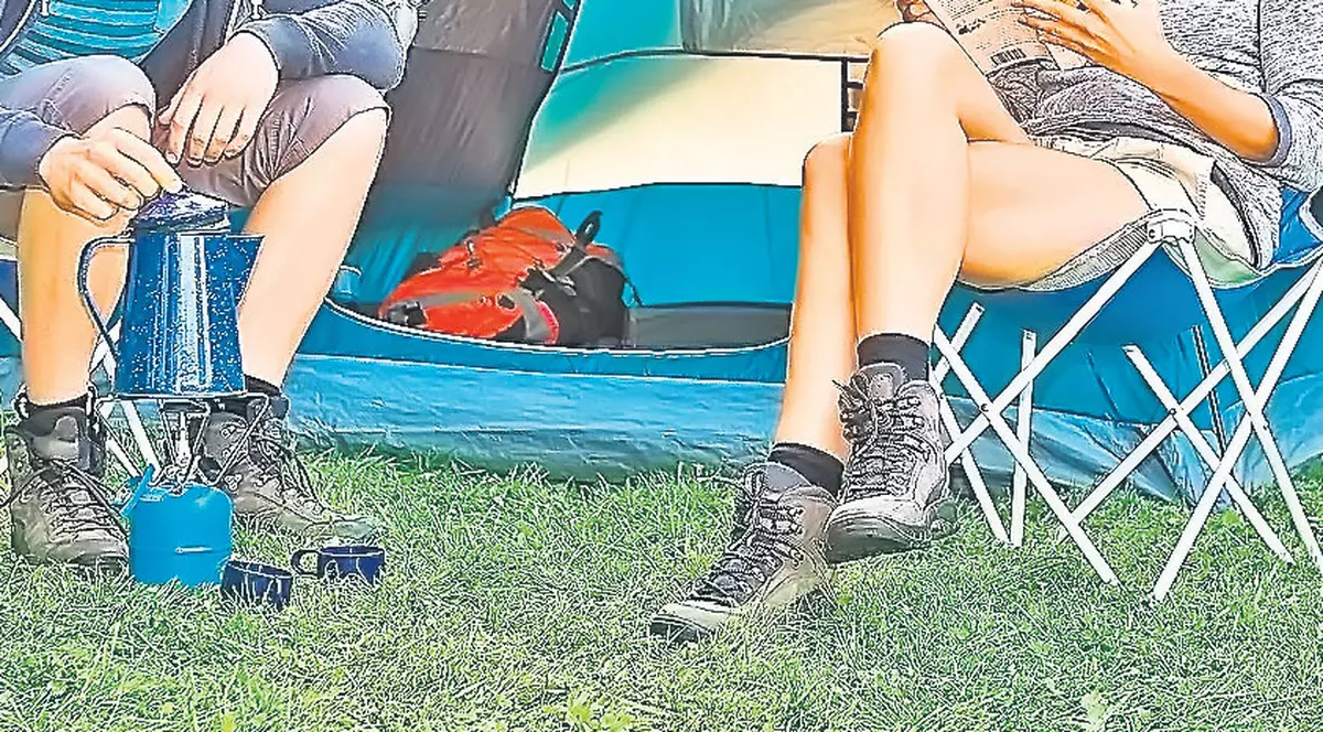 TRUCURI - Pleci cu cortul în weekend? Iată ce-ţi va prinde bine!