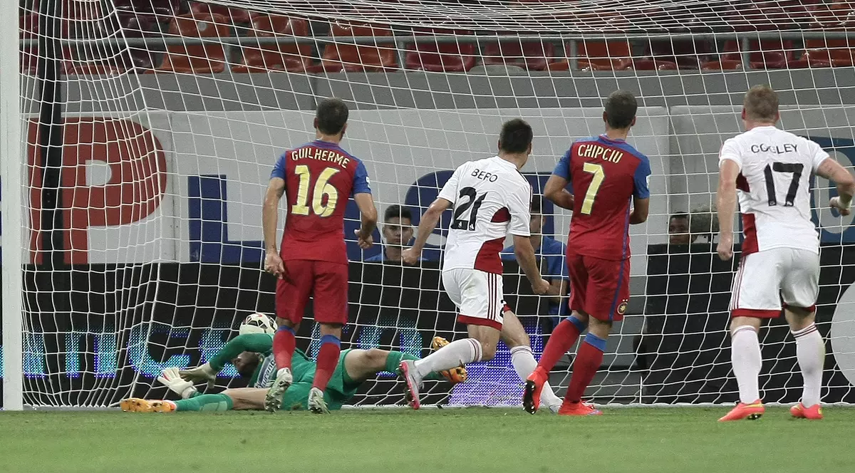 Liga Campionilor, turul II preliminar: Steaua - Trencin 2-3!!!! TrenCHIN!!!! Calificare jenantă a campioanei României! Mai întâi, Jairo l-a făcut franjuri la Papp, apoi Muniru și Tade au echilibrat situația pe tabelă. Pe final, Wesley i-a apropiat pe slovaci la un gol de calificare, iar Bero a avut șansa unui 4-2 halucinant! Rădoi continuă seria execuțiilor! După Tamaș, Țucudean și Luchin, l-a dat afară și pe Iancu / LIVE BLOG&GALERIE FOTO