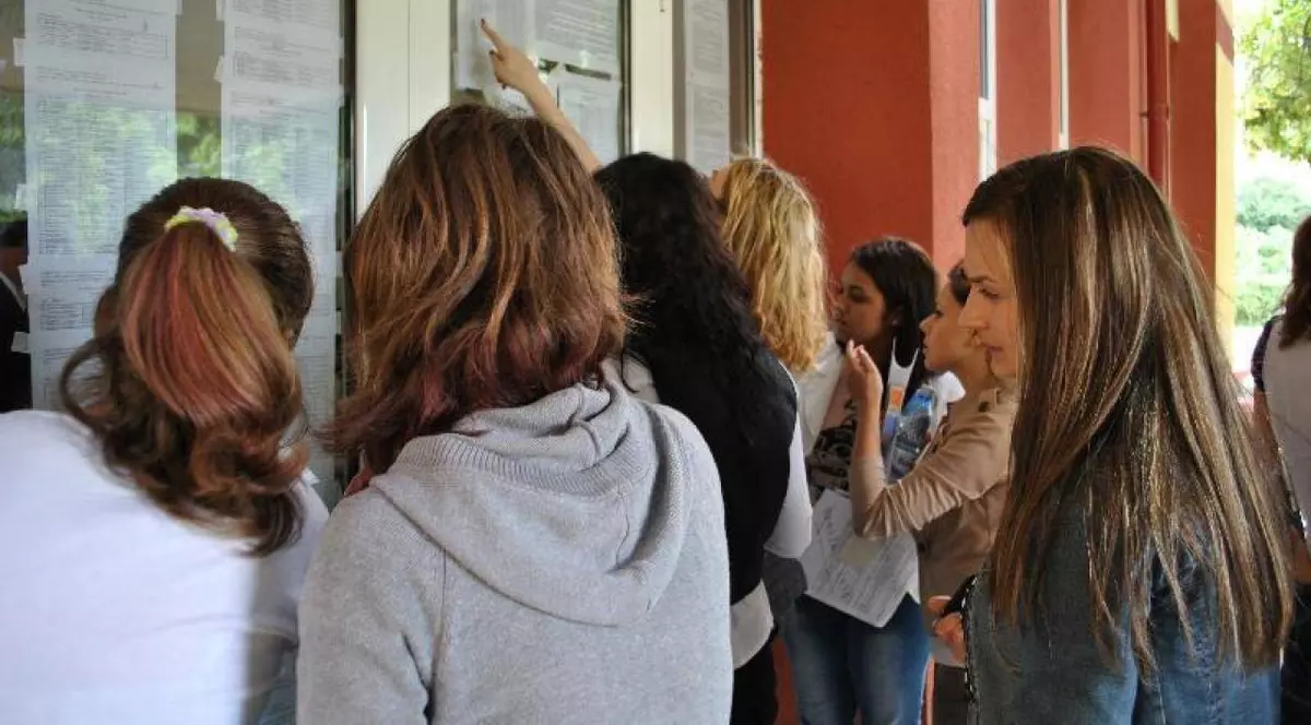 Ce rușine! Aproape 6.000 de elevi au luat sub 5 la Evaluarea Națională, dar tot au fost admiși la liceu!