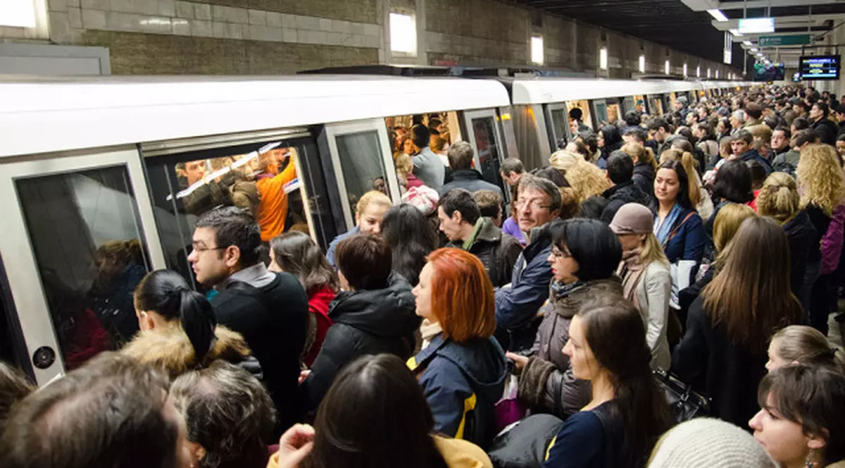 ULTIMA ORĂ | Haos la metrou! O defecţiune tehnică a provocat întârzieri de zeci de minute