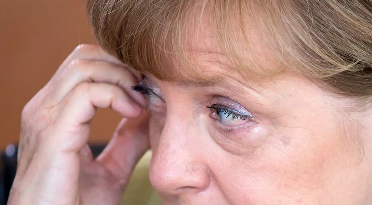 Angela Merkel, pusă în dificultate de o tânără refugiată. Ce i-a spus adolescenta