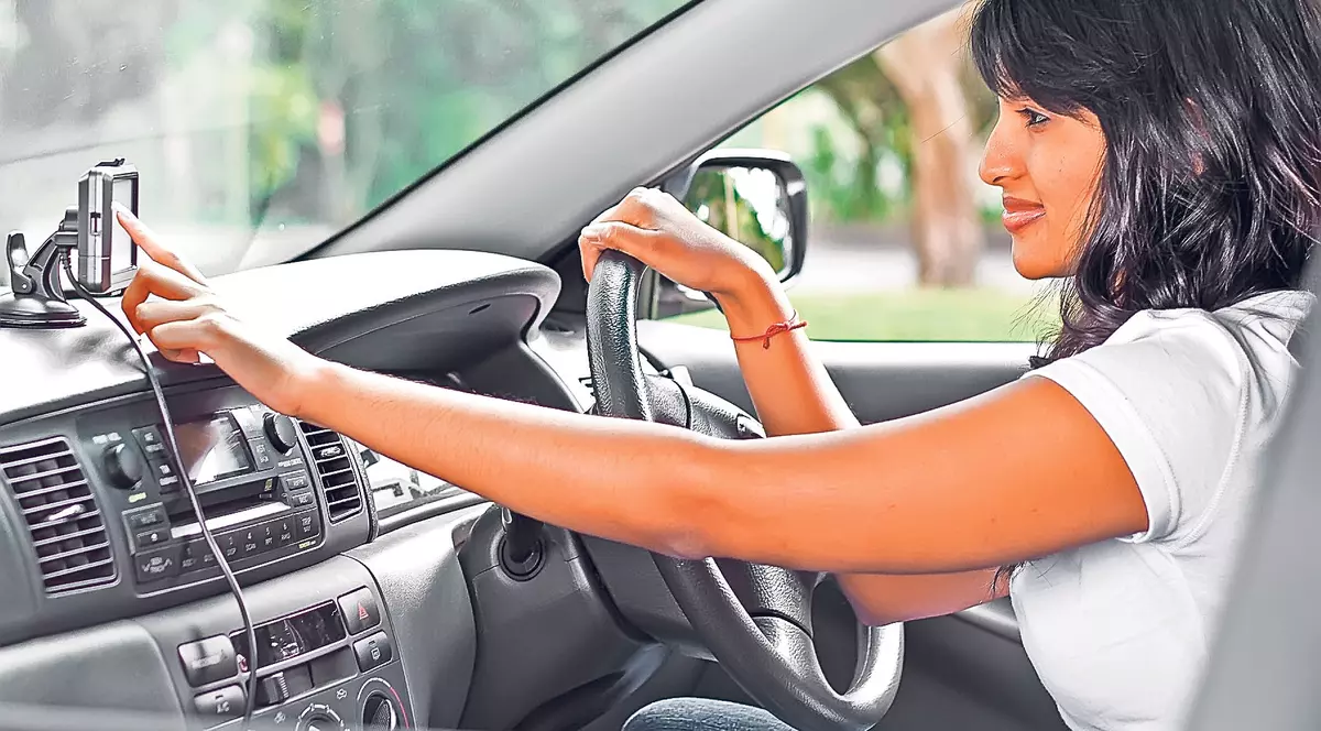 Mai e nevoie de GPS în 2015? Dispozitivul tinde să fie înlocuit de smartphone-uri şi de tablete