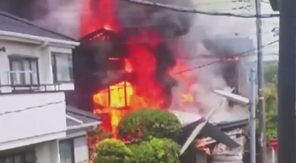 Un avion s-a PRĂBUŞIT într-o zonă rezidențială. Șapte persoane şi-au pierdut viaţa | VIDEO